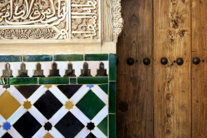 Entradas de la Alhambra a través de pequeñas agencias de viajes locales, siempre apostando por una gestión de los tickets del monumento legal, razonable y nunca excesiva.